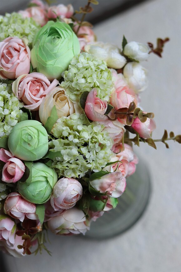 bogaty bukiet wiosennych kwiatów w szklanym wazonie, Narcisio Green, wys.31cm