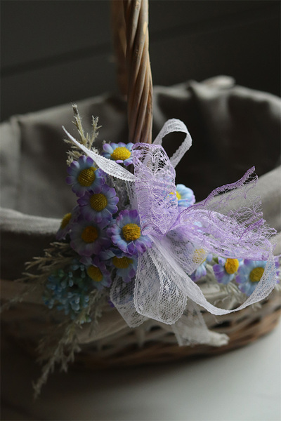 Bellara, dekorowany koszyczek wielkanocny z serwetką