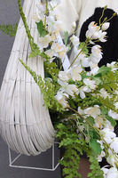 Biały Płomień, dekoracja nagrobna z lampionem