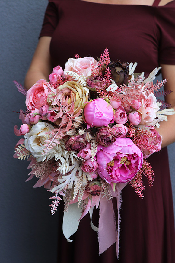 Rosanera, elegancki flowerbox z kolorowymi kwiatami