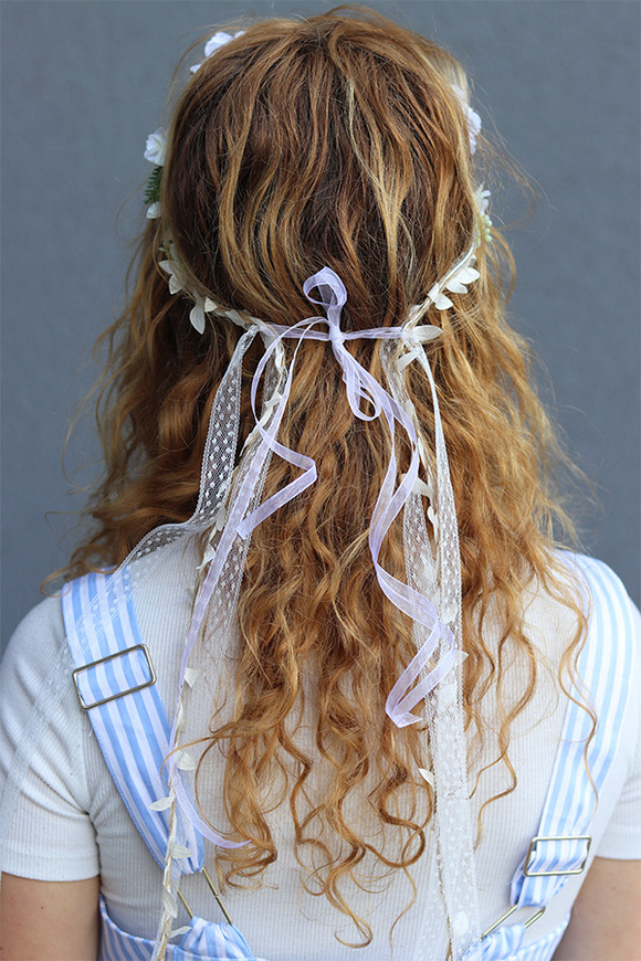 Sensitive White, wianek na głowę