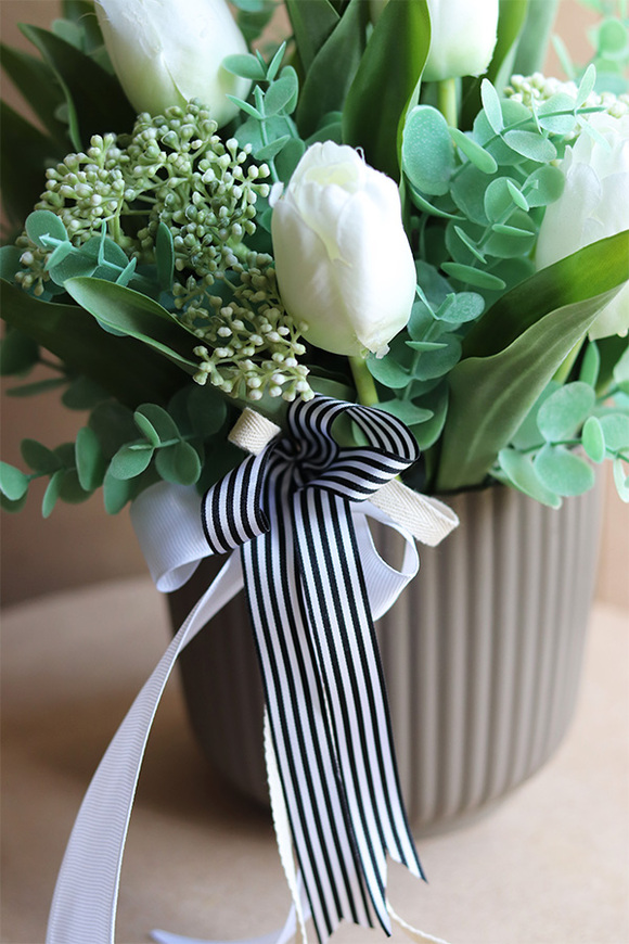 Biel Tulipanów, dekoracja kwiatowa z tulipanami