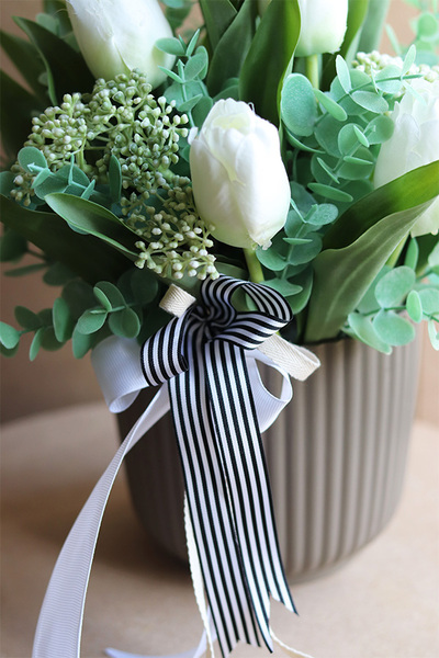 Biel Tulipanów, dekoracja kwiatowa z tulipanami