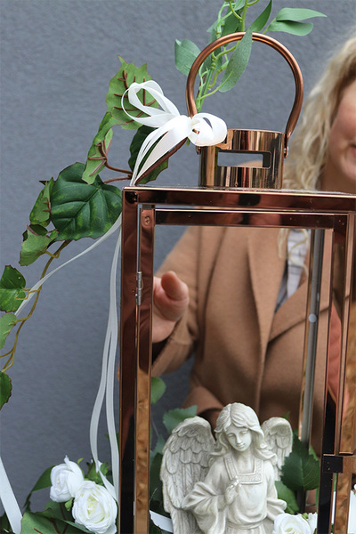 Angelo Garden White & Copper, dekoracja nagrobna w lampionie
