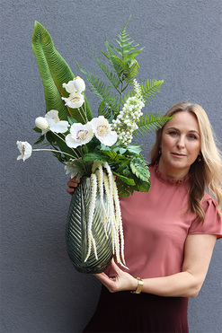 OD RĘKI Monaco Leaf, kompozycja kwiatowa w naczyniu, wys.87cm