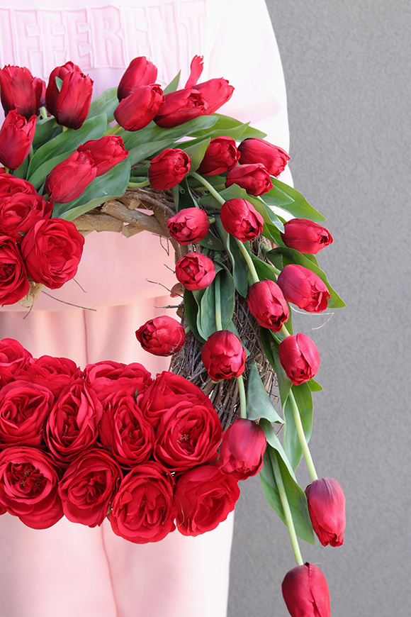 Lovely Red, wieniec nagrobny w kształcie serca