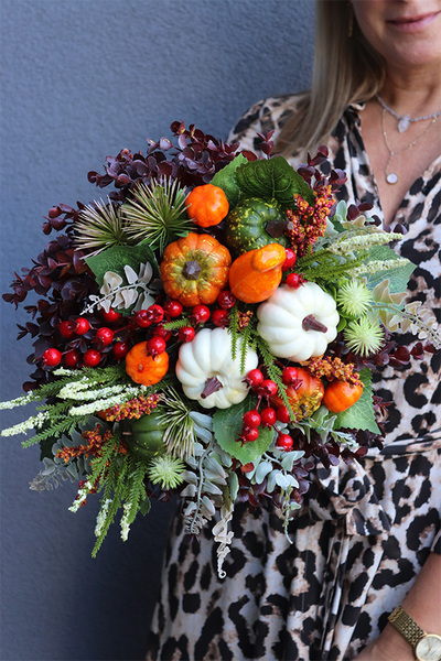 Grządki, jesienna kompozycja z dyniami