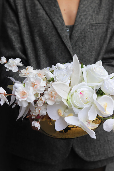 Lorient Gold, kompozycja kwiatowa w złotej misie