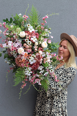 Leodore, wiązanka nagrobna na plastrze drewna, dł.66cm