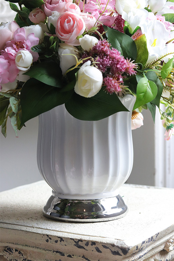 Printemps a Paris, wiosenna kompozycja kwiatowa w naczyniu