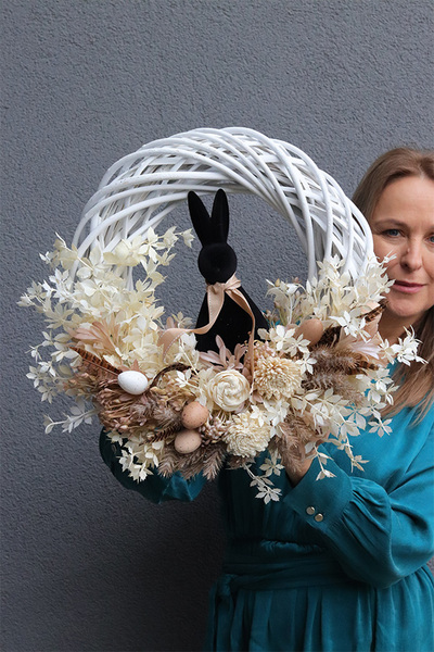 Beige Boho, wielkanocny wianek z zającem