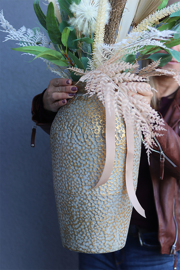 bukiet z suszem w złotym naczyniu, Luxfera Eduardo