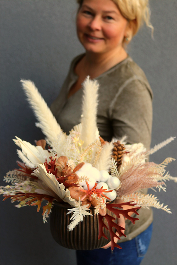 Unit, stroik zimowy w miedzianym naczyniu