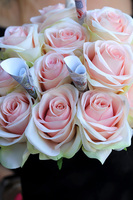 Pink Roses, flowerbox okolicznościowy z kwiatów sztucznych, wys.30cm