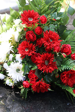 Polska, patriotyczna wiązanka nagrobna, wym.47x79x30cm 