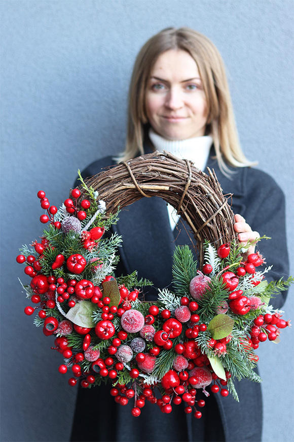 Czerwień na Święta, elegancki bożonarodzeniowy wianek, śr.40cm