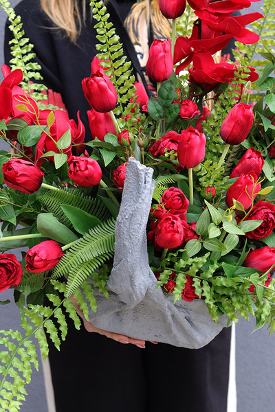 Volcan Carmina, kompozycja nagrobna w misie