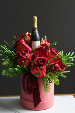 Champagne Love, flowerbox na walentynki z szampanem, wys.33cm 