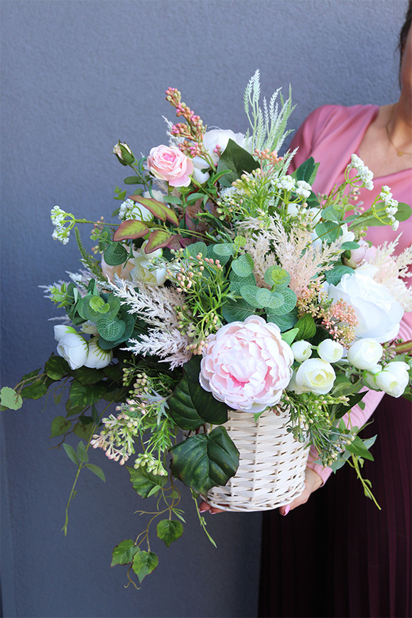 Aurae, kompozycja kwiatowa w koszu, wym.55cm 