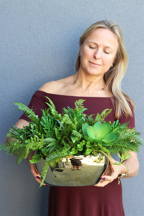 Goldie Greena, kompozycja z sukulentami w donicy glamour