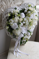 Biała Dama, wieniec nagrobny w kształcie serca