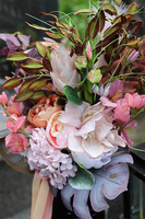 Beige Greta, bukiet nagrobny w pastelowych kolorach