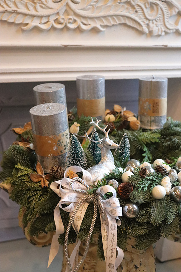 Nature House, adwentowy wianek stroik na żywym spodzie