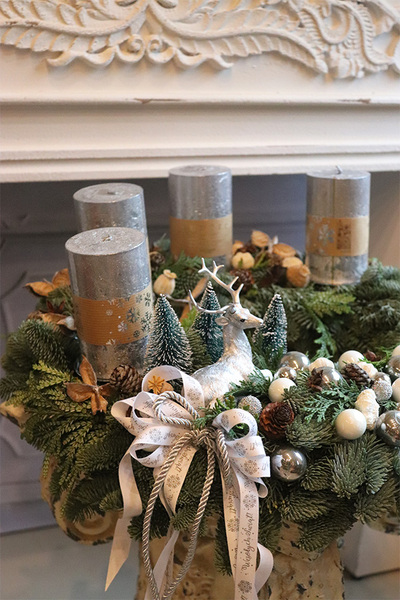 Nature House, adwentowy wianek stroik na żywym spodzie