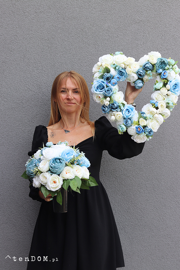 Błękit Serca, dekoracyjny wianek serce kwiatowe