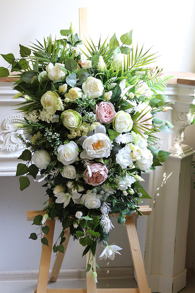 Aniela, bogata wiązanka nagrobna