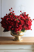 Czerwień to miłość, kompozycja w złotym pucharze, wym.34x35x26cm