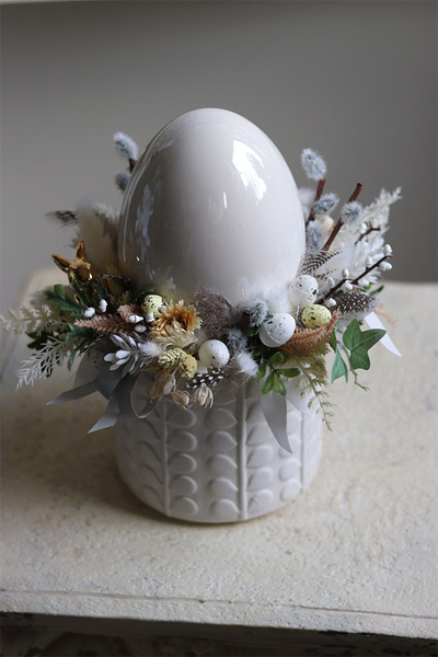 stroik z jajem Wielkanocna Pora, ozdoba z perłowym jajem