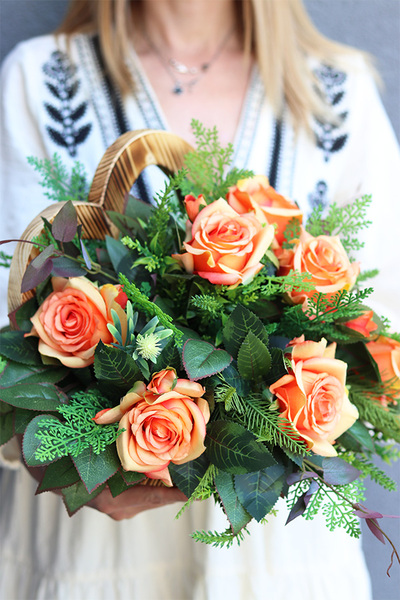 Heartwood Roserita, kompozycja nagrobna z różami serce