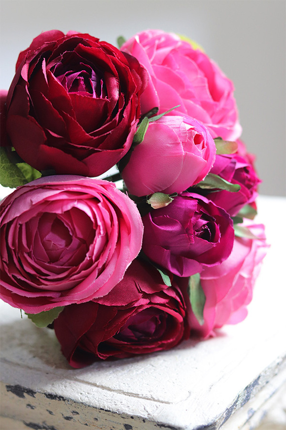 Ranunculus, bukiet kwiatów, ciemny róż