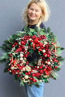 Czerwona Chwila, świąteczny wianek z bombkami, śr.50cm