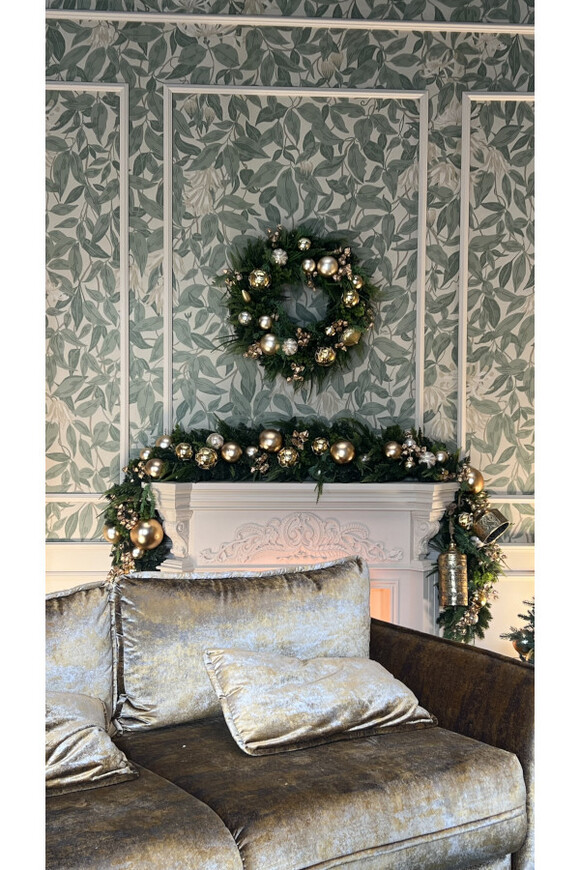 Apart Christmas Exclusive New, świąteczny wianek z bombkam