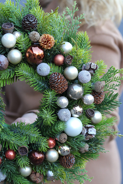 Miedziane Święta, elegancki świąteczny wianek