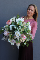 Aurae, kompozycja kwiatowa w koszu, wym.55cm 