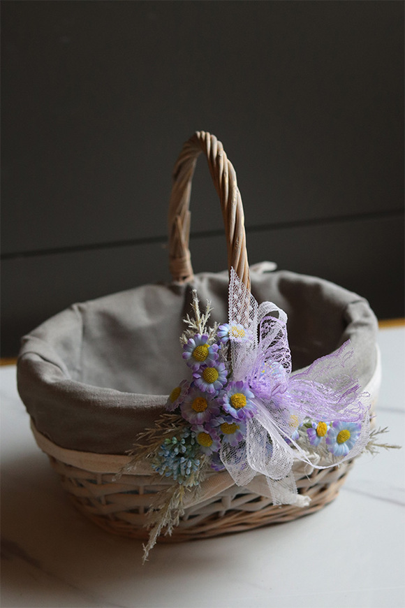 Bellara, dekorowany koszyczek wielkanocny z serwetką