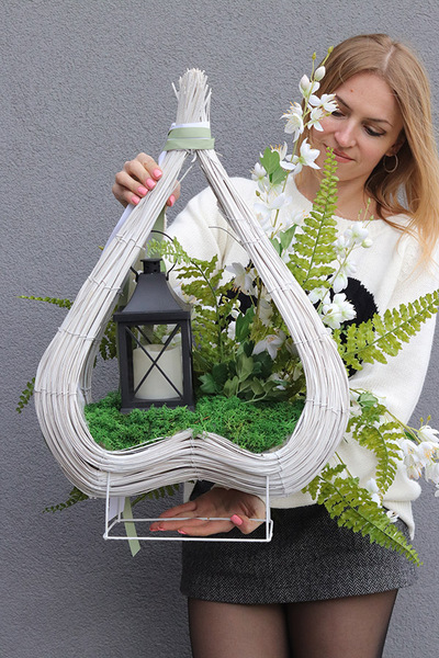 Biały Płomień, dekoracja nagrobna z lampionem