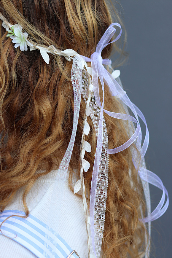 Sensitive White, wianek na głowę