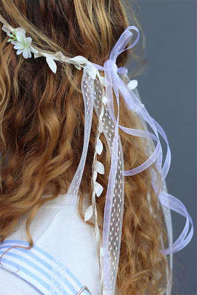 Sensitive White, wianek na głowę