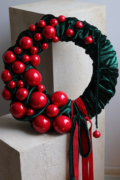Velvet Xmas, świąteczny wianek z bombkami