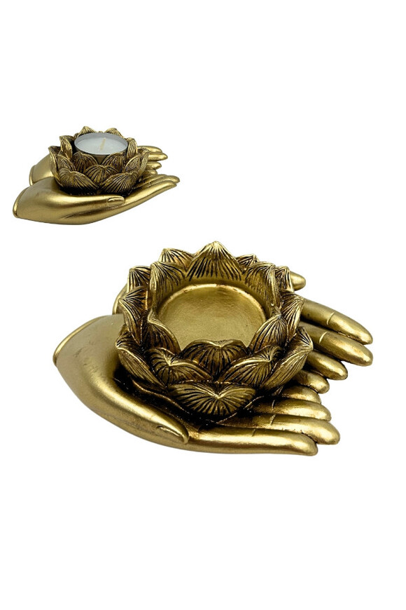 Lotos Zen, złoty świecznik dłonie