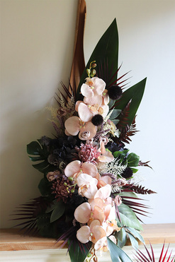 Mortario Orchids, kompozycja nagrobna w liściu, dł.105cm 