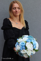 Błękit Serca, błękitna kompozycja kwiatowa w naczyniu