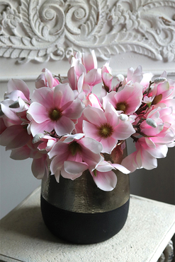 Magnolie Tresta, kompozycja kwiatowa w naczyniu, wys.40cm 