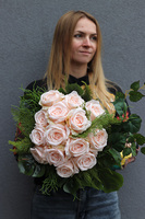 Culli Rose 4, bukiet nagrobny we wkładzie