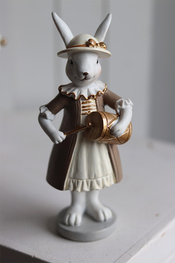 OD RĘKI Bunny Cottage Beige, figurka wielkanocna zajączek B, wys.15cm 