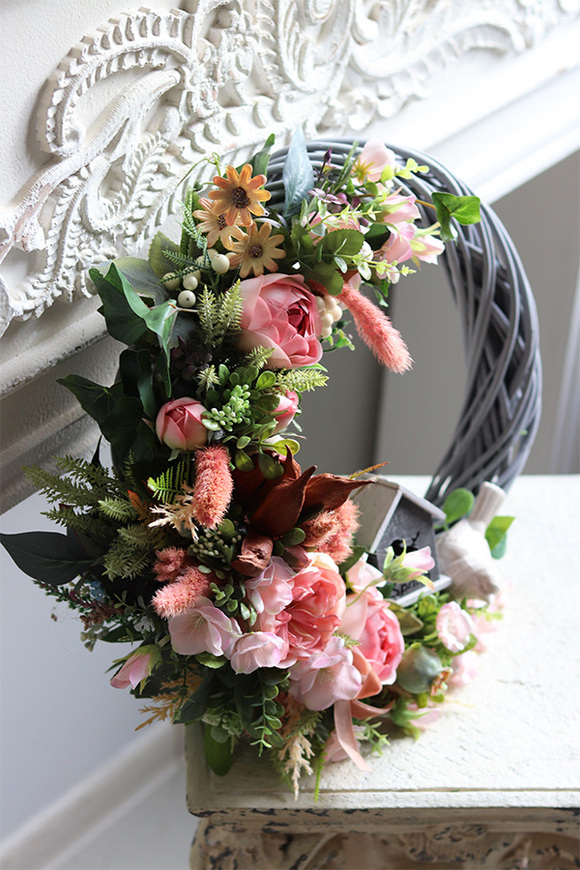 asymetryczny wianek z ptaszkiem, Dom Wiosną